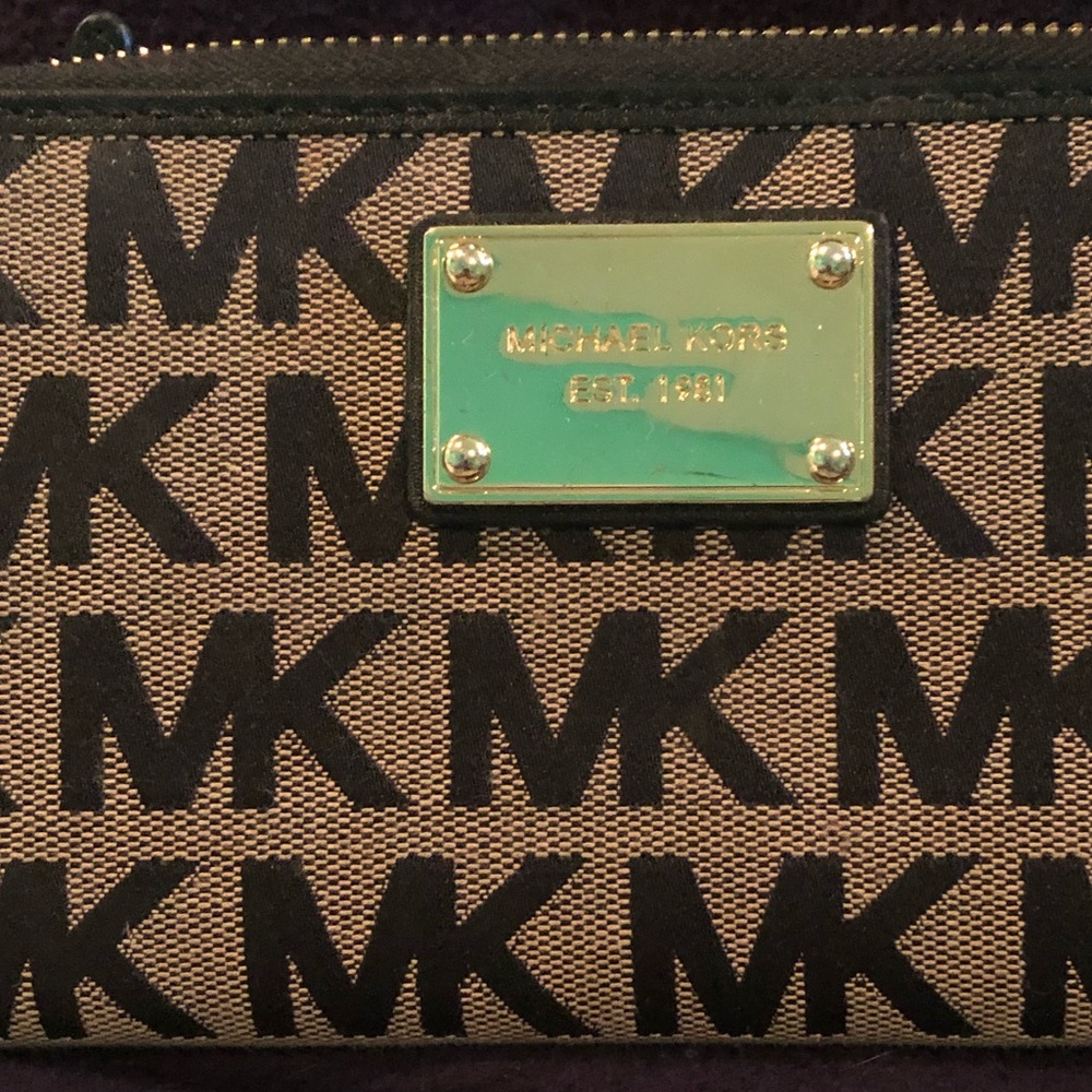 Micheal Kors Mk wallet